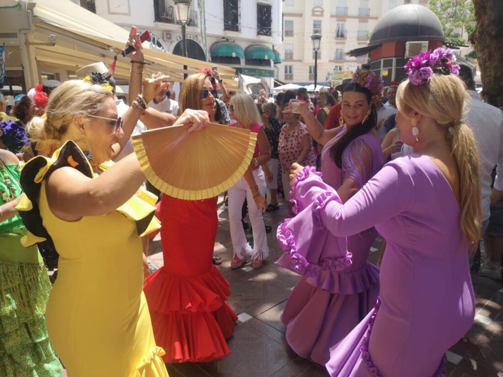 Ciudad española prohíbe escuchar a Karol G y otros reguetoneros