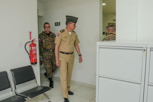 Mayor General Jorge Iván Camino Pérez, Comandante General del Ejército de la República Dominicana realizando visita.