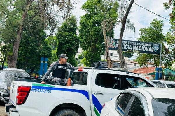 Comitiva-policial-que-actuo-en-el-operativo-CDN-Digital