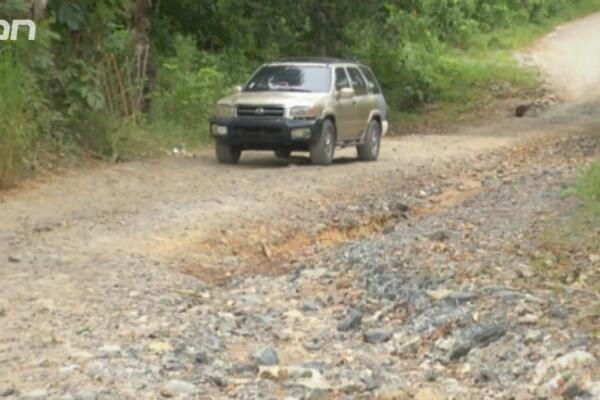 Carreteras de Yamasá en estado crítico. Foto: CDN Digital