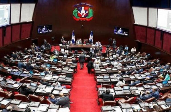 Continúan las críticas a funcionarios por incumplimiento en declaración de bienes