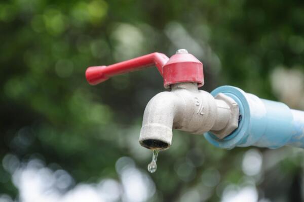Crisis de agua en sector Simón Bolívar Moradores claman por ayuda