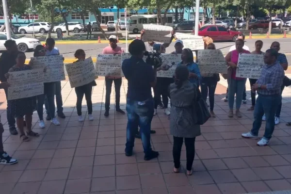 Familias en Puerto Plata, denunciaron ante la Procuraduría General que un abogado intenta despojarlos de sus terrenos.
