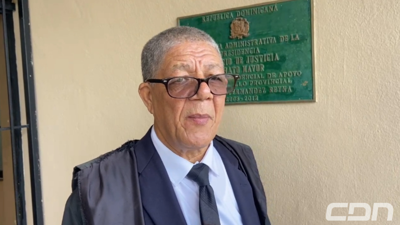 El Director de Inspectoría de la Junta Central Electoral (JCE), Dr. Juan Bautista Tavárez, se presentó hoy como testigo clave en el juicio por supuesta suplantación de identidad y estafa millonaria que involucra a los hermanos Ana Linda y Emir José Fernández de Paola.