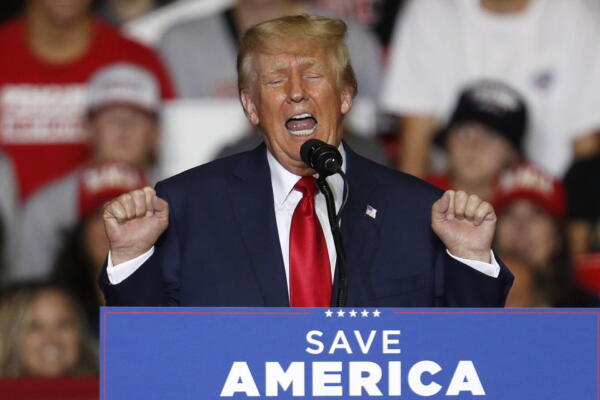 Expresidente Donald Trump, en un mitin.