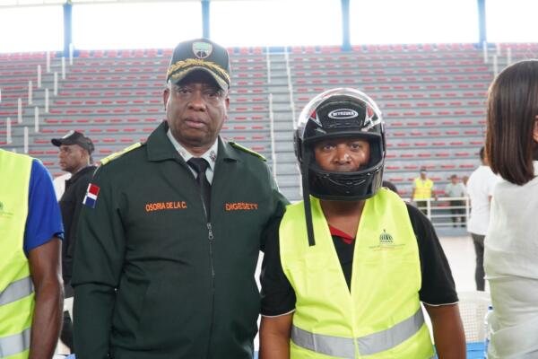 Digesett impulsa el programa Un Casco para Salvar Tu Vida en Hato Mayor