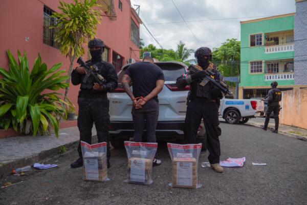 Durante operativo arrestan un hombre y ocupan más de 20,000 gramos en SDN