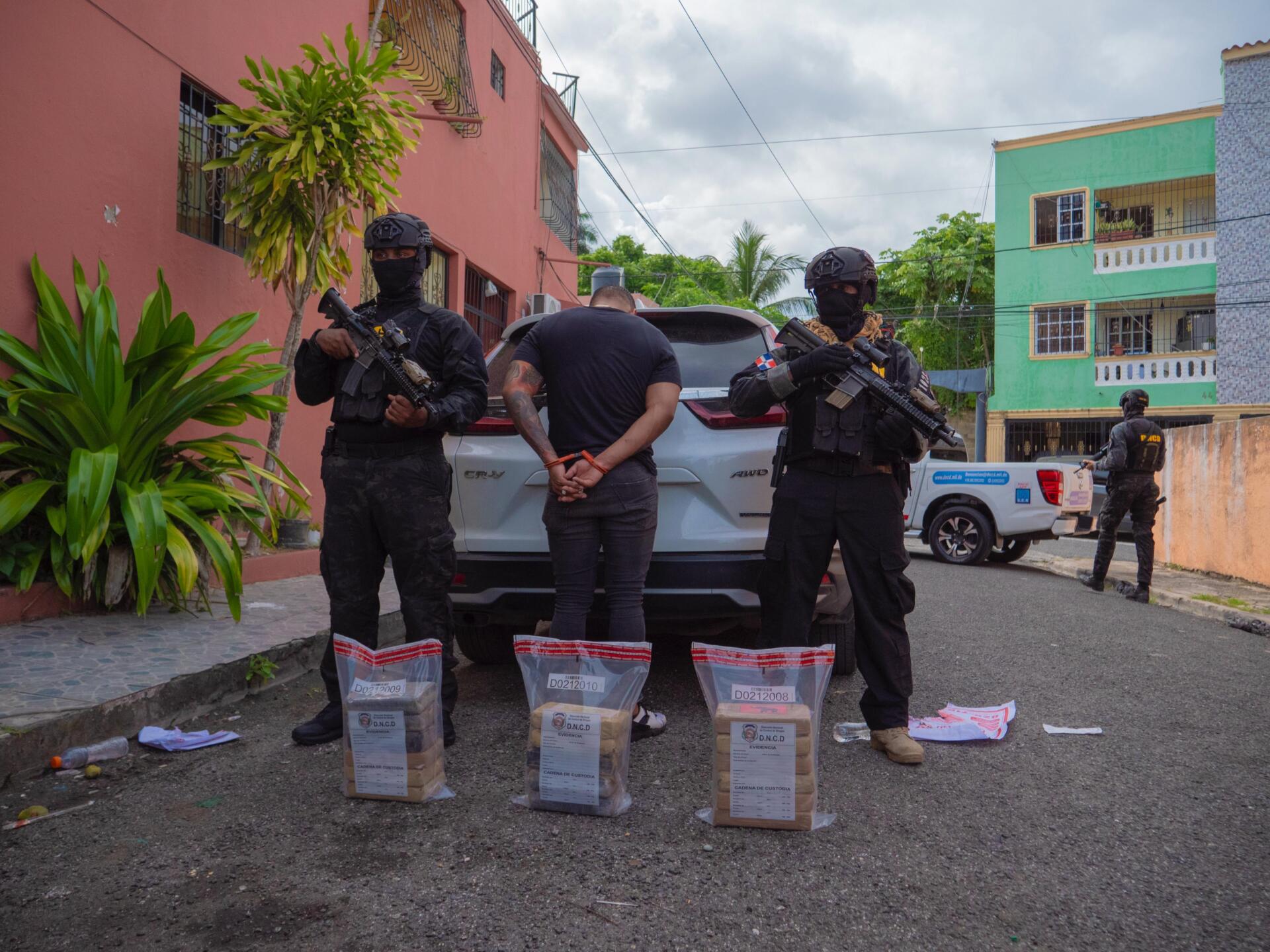 Durante operativo arrestan un hombre y ocupan más de 20,000 gramos en SDN