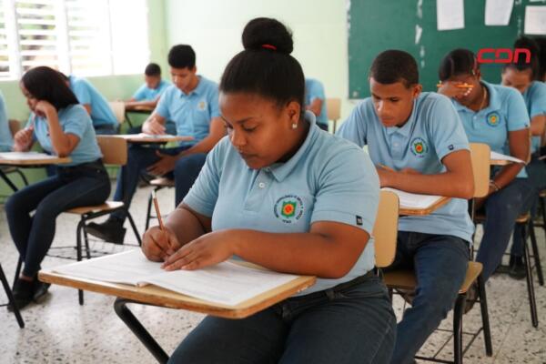 Minerd llama a estudiantes a inscribirse en la tercera convocatoria de Pruebas Nacionales