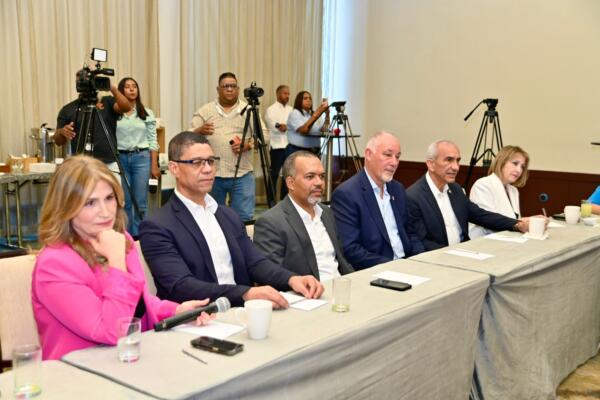 Asistentes a la presentación del estudio de la mina de Romero-San Juan