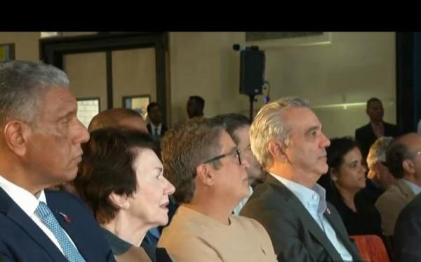 El-presidente-LuisAbinader-durante-la-presentacion-del-acuerdo-de-Cielos-Abiertos-en-Alto-Manhattan-Nueva-York-E.U.-CDN-Digital-