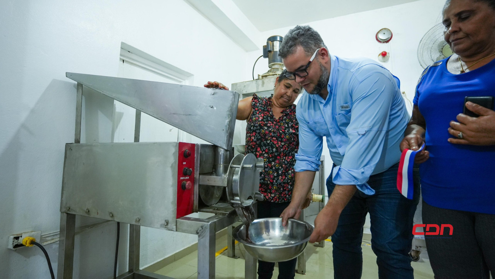 FEDA entrega maquinarias para impulsar chocolatería en la provincia Duarte