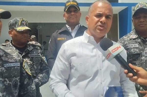 El procurador fiscal SDO, Edward López, mostró su preocupación por la cantidad de homicidios registrados y afirmó que la delincuencia baja.