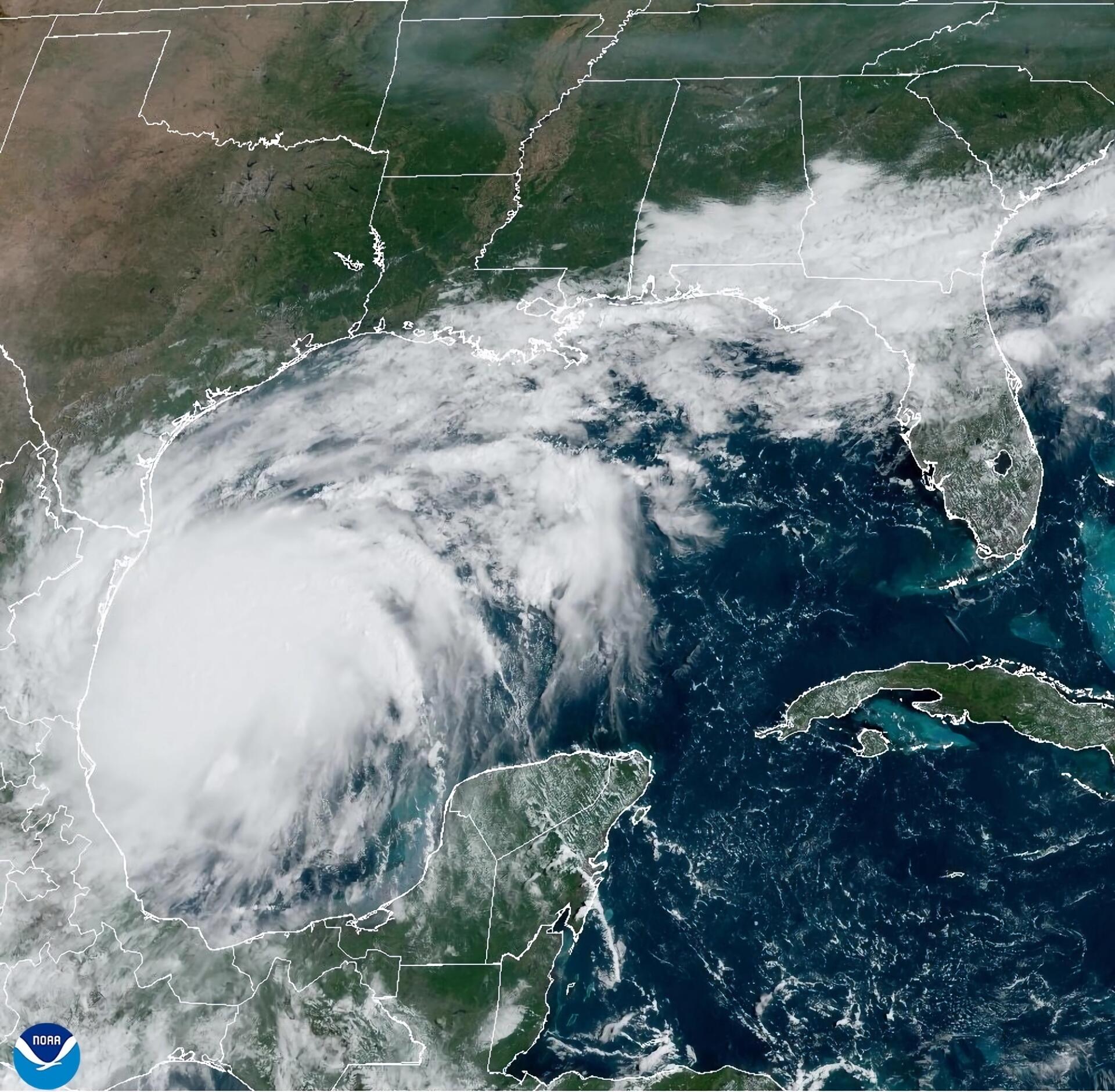 Francine se intensifica a huracán categoría 1 sobre el noroeste del Golfo de México