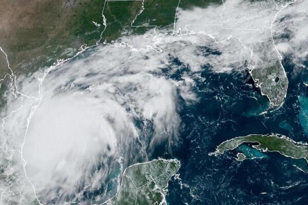 Fotografía satelital cedida este lunes por la Oficina Nacional de Administración Oceánica y Atmosférica (NOAA) a través del Centro Nacional de Huracanes (NHC) estadounidense donde se muestra la localización de la tormenta tropical Francine  en el Golfo de México. EFE/NOAA-NHC