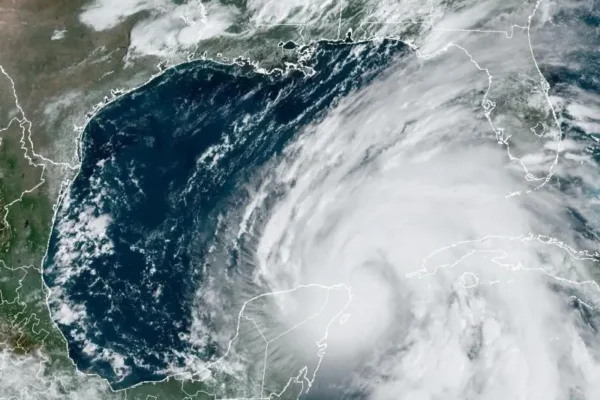 Helene se convierte en huracán y amenaza con inundaciones en Florida y Georgia
