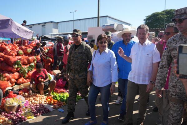 Autoridades haitianas esperan la aprobación de RD para la apertura de la puerta pasarela entre ambos mercados tras la visita de Bisonó.