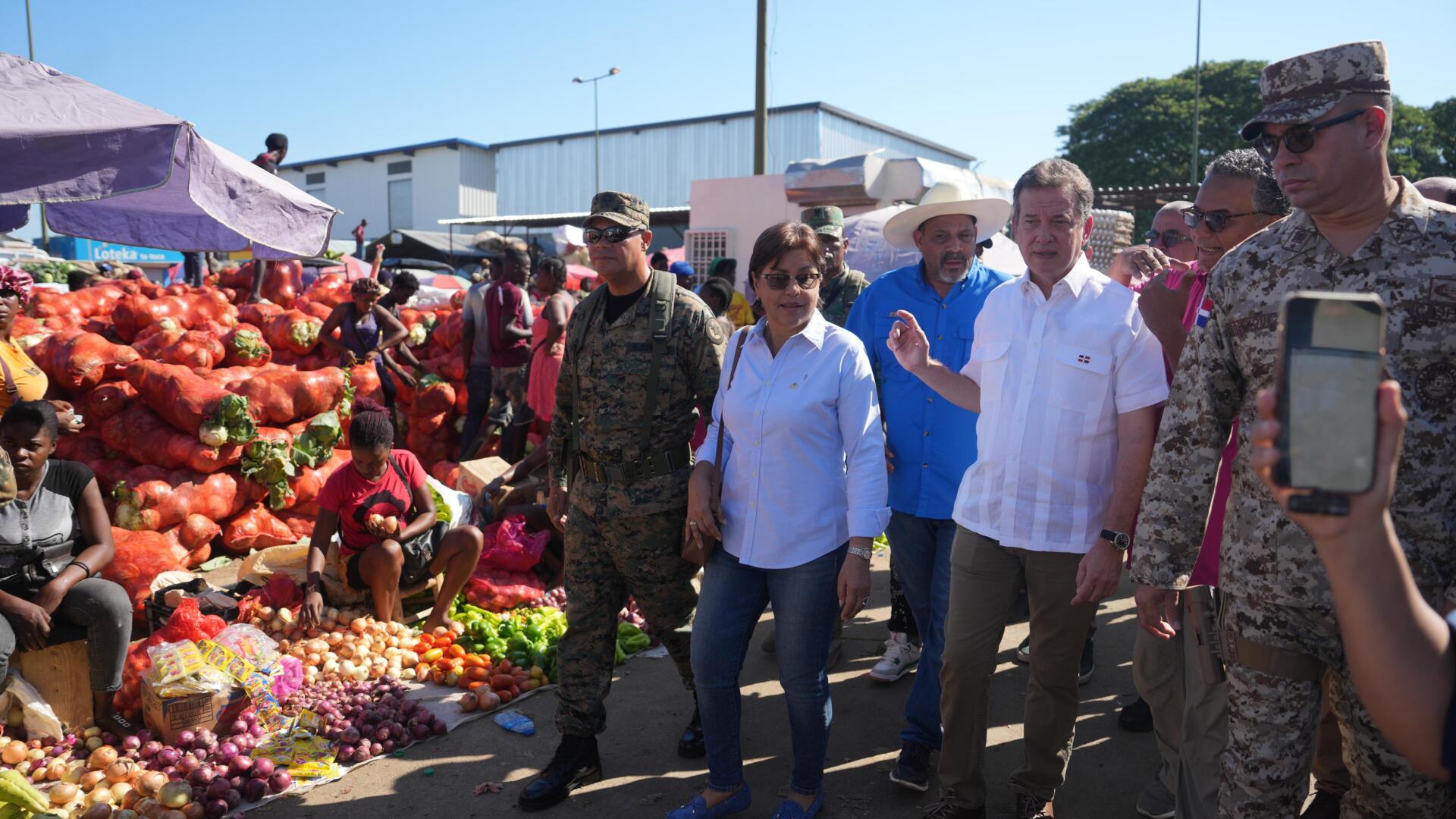 Autoridades haitianas esperan la aprobación de RD para la apertura de la puerta pasarela entre ambos mercados tras la visita de Bisonó.