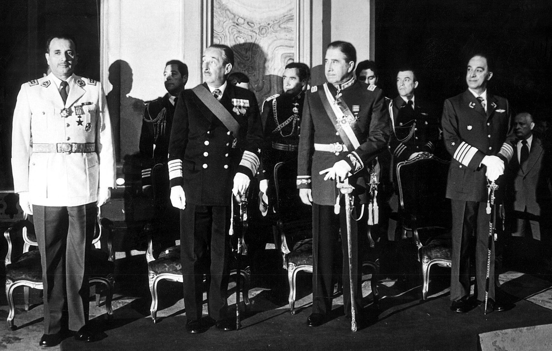 Junta Militar de Gobierno chileno, César Mendoza, José Toribio Merino, Augusto Pinochet Ugarte y Gustavo Leigh, en la Catedral de Santiago de Chile. EFE.