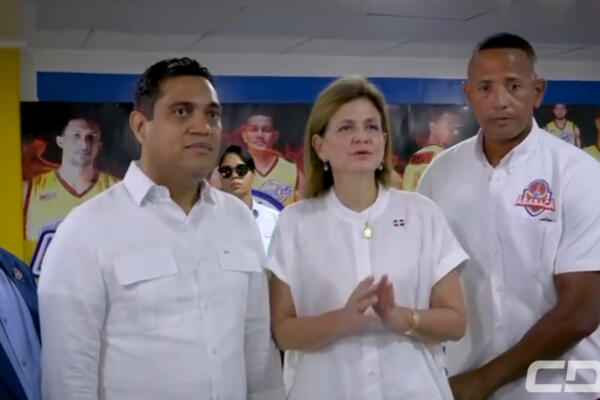 En Santiago, el ministro y la vicepresidenta visitaron el Estadio Universitario, instalación que está en proceso de ampliación y donde se jugarán los partidos del Mundial Femenino Sub-17 de la FIFA.