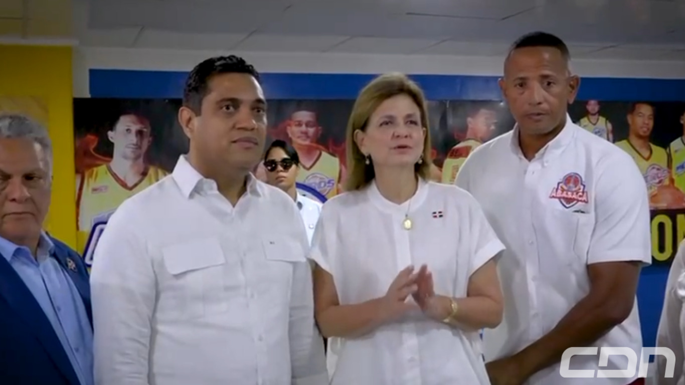 En Santiago, el ministro y la vicepresidenta visitaron el Estadio Universitario, instalación que está en proceso de ampliación y donde se jugarán los partidos del Mundial Femenino Sub-17 de la FIFA.