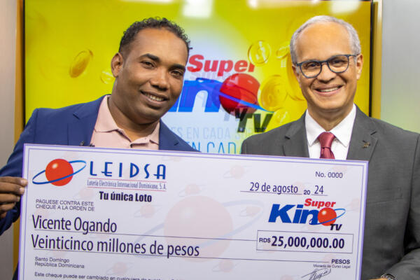 Leidsa entrega 25 millones a empleado privado ganador del Súper Kino Tv