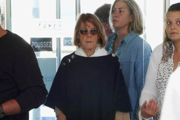 Llegada de Gisèle Pelicot al Tribunal de Justicia de Aviñón. EFE. 