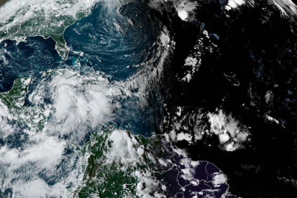 Localización del ciclón tropical nueve en el Caribe. EFENOAA-NHC