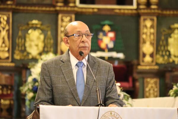 Lopez-Solis-mientras-se-dirigía-a-los-invitados-de-la-misa-aniversaria-CDN-Digital