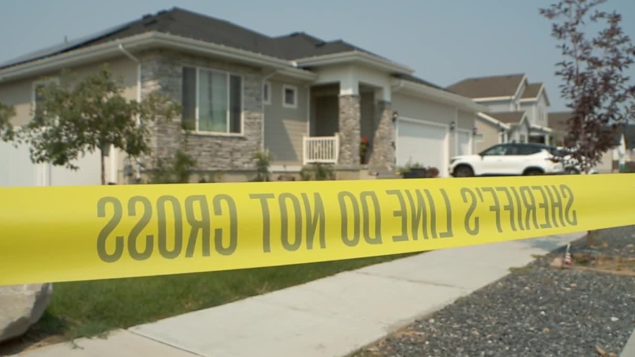 Madre en Utah mató a tiros a sus tres hijos en el carro