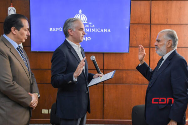 Miguel De Camps juramenta a Miguel Hatton como nuevo Superintendente de Salud
