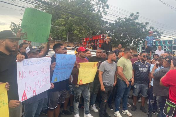 Los Musicólogos marcharon por las calles de este municipio solicitando a las autoridades correspondientes que les permitan escuchar música en los espacios donde han permanecido durante años.