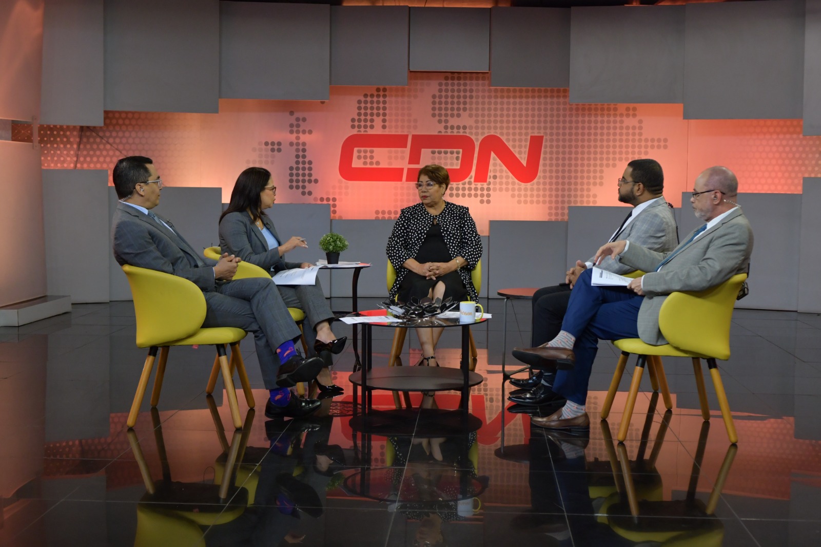 Ana Bertilia Cabrera, presidenta de la Asociación de Amas de Casas, aseguró que el mercado está abastecido y no hay escasez de productos, pero hay un descontrol en los precios.