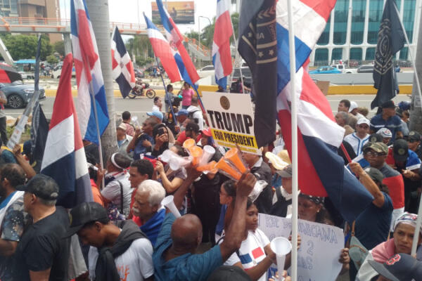 Protesta de dominicanos ante la inmigración ilegal haitiana (foto: fuente externa)
