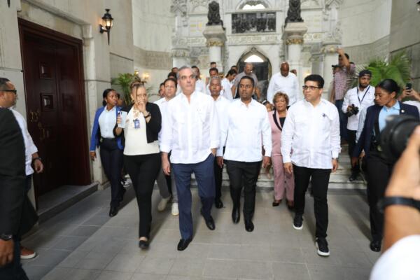 Presidente Luis Abinader supervisa remozamiento del Faro a Colón