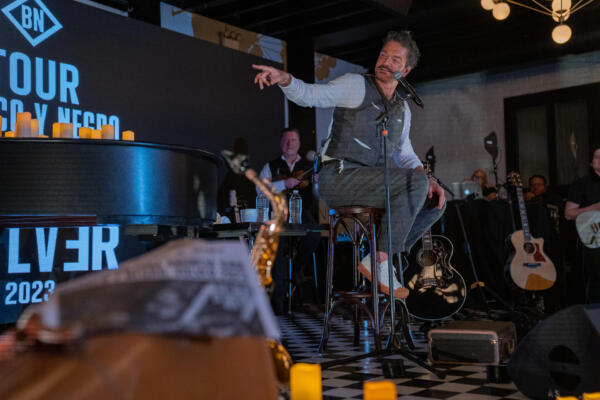 En sus redes sociales, Ricardo Arjona ha dejado ver que pronto lanzará un nuevo álbum musical titulado con el nombre ''Seco''.