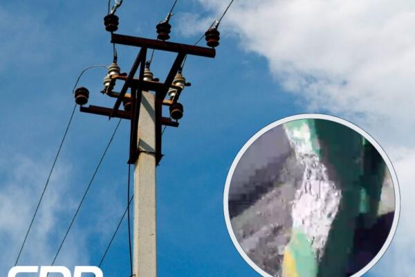 Tendido eléctrico a punto de caer.