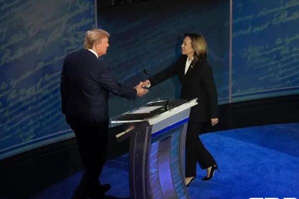 Kamala Harris y Donald Trump en debate presidencial. EFE. 