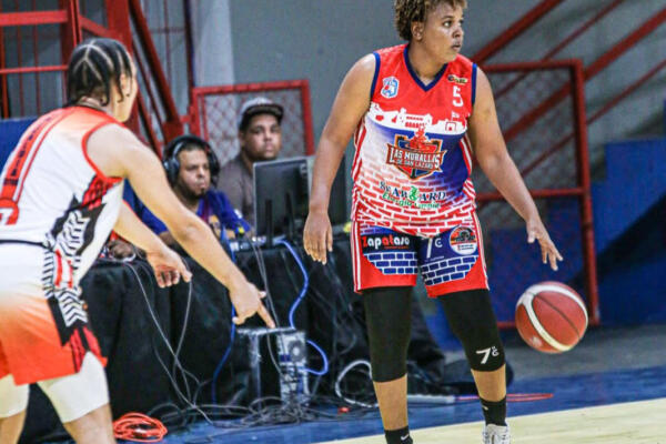Sheisy Hernández, jugadora de las Murallas en acción