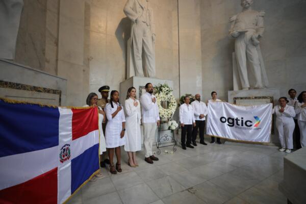 Ogtic celebra su vigésimo aniversario presentando logros de sus últimos 20 meses y depositando una ofrenda floral en el Altar de la Patria. Foto: Ogtic