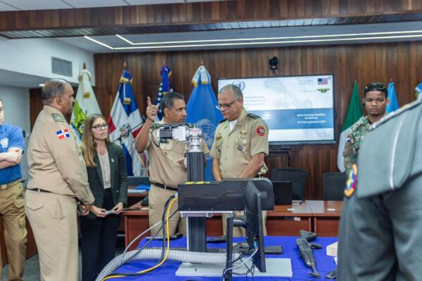 Técnicos de FA y PN se capacitan  en marcación láser de armas pequeñas y municiones