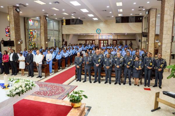 Policía Escolar durante misa. 