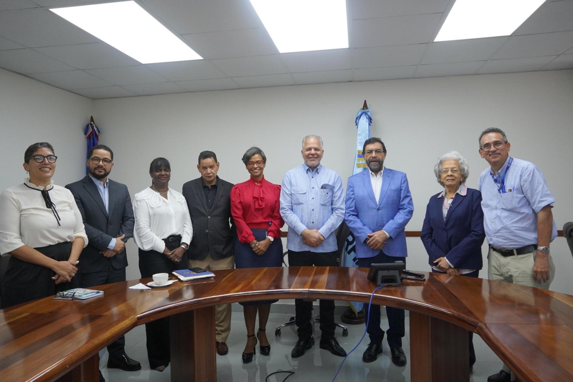 Representantes jurídicos y técnicos de ambas entidades durante la reunión de inicio de traspaso de la presa Guaigüí a EGEHID.