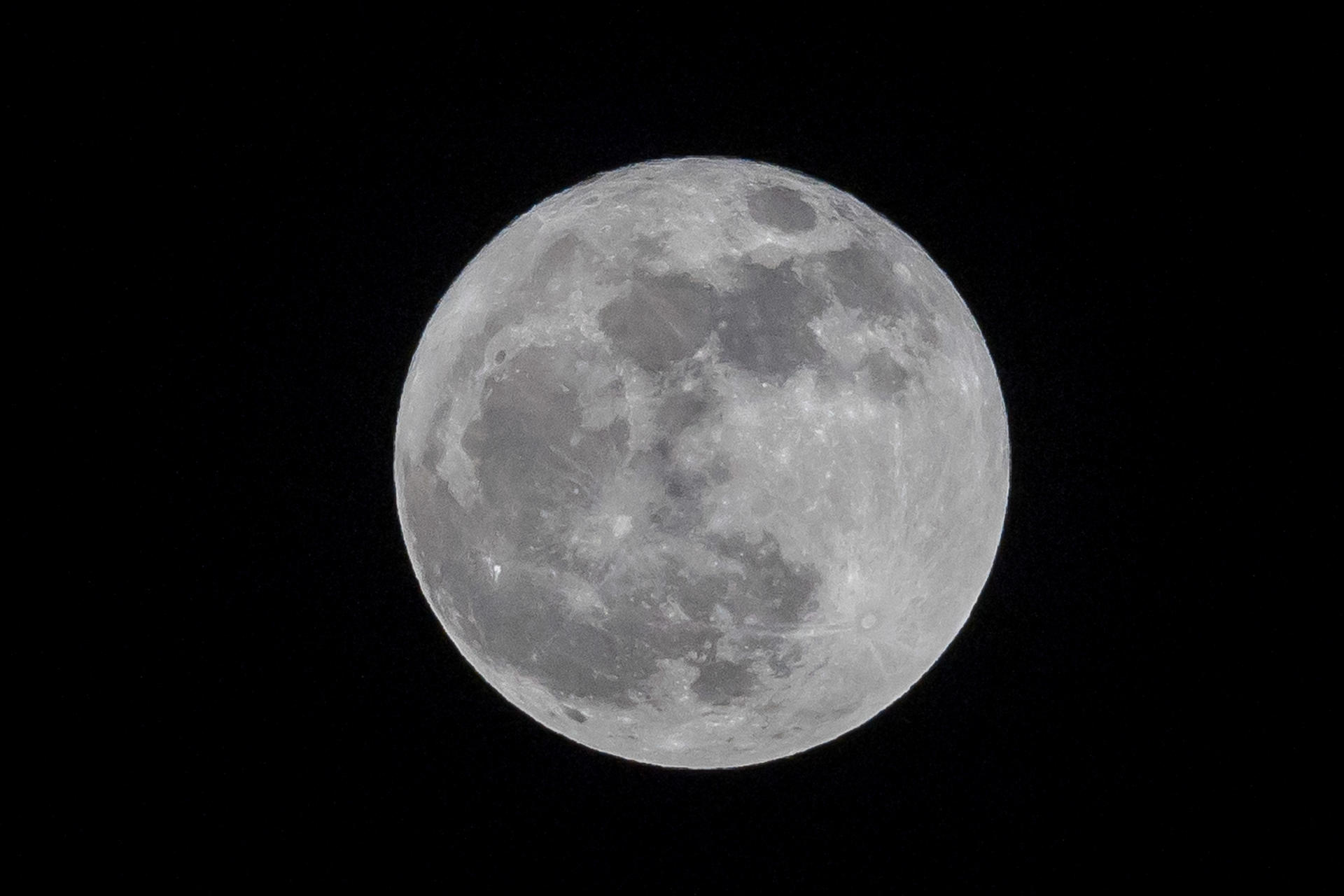 Nuestro planeta contará con la compañía de una luna desde este domingo y hasta el 25 de noviembre, evento que se repetirá en 2055.