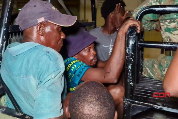 Ejército detiene a 343 haitianos irregulares e incauta 700 mil unidades de cigarrillos. (foto, fuente externa)