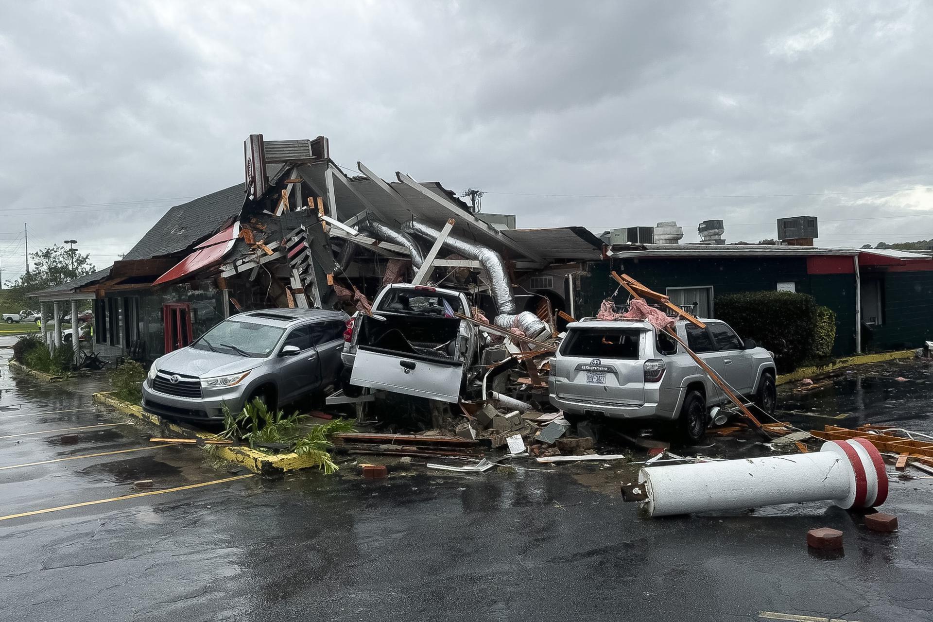 Se eleva más de 90 la cifra de muertos por el poderoso huracán Helene en EE. UU