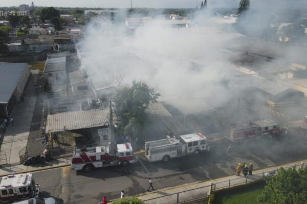 El Sistema Nacional de Atención a Emergencias y Seguridad 911 informó que coordina la asistencia a un incendio originado en una fábrica de tabaco ubicada en el municipio Moca.