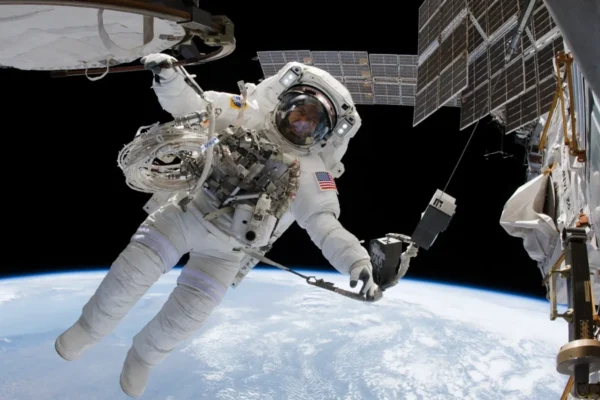 Actualmente, hay 19 personas en el espacio, 