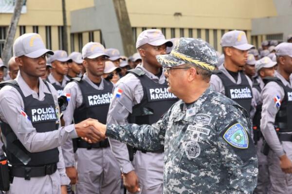 Mayor general Ramón Antonio Guzmán Peralta reafirma a sus agentes su misión de proteger al ciudadano. 