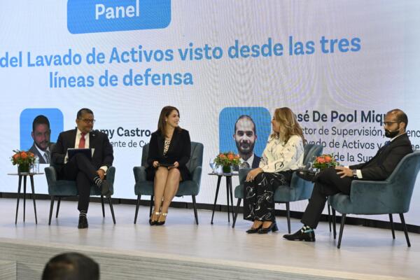 Panelistas hablaron sobre terrorismo y defensa
Foto: fuente externa